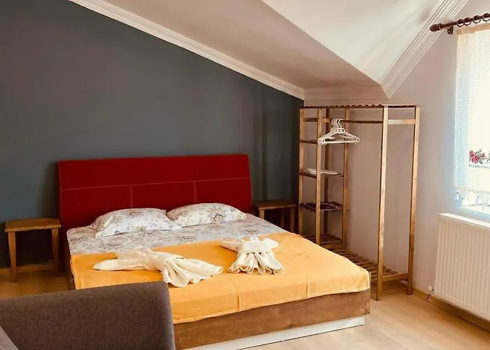 Hotel Flora Stone House *